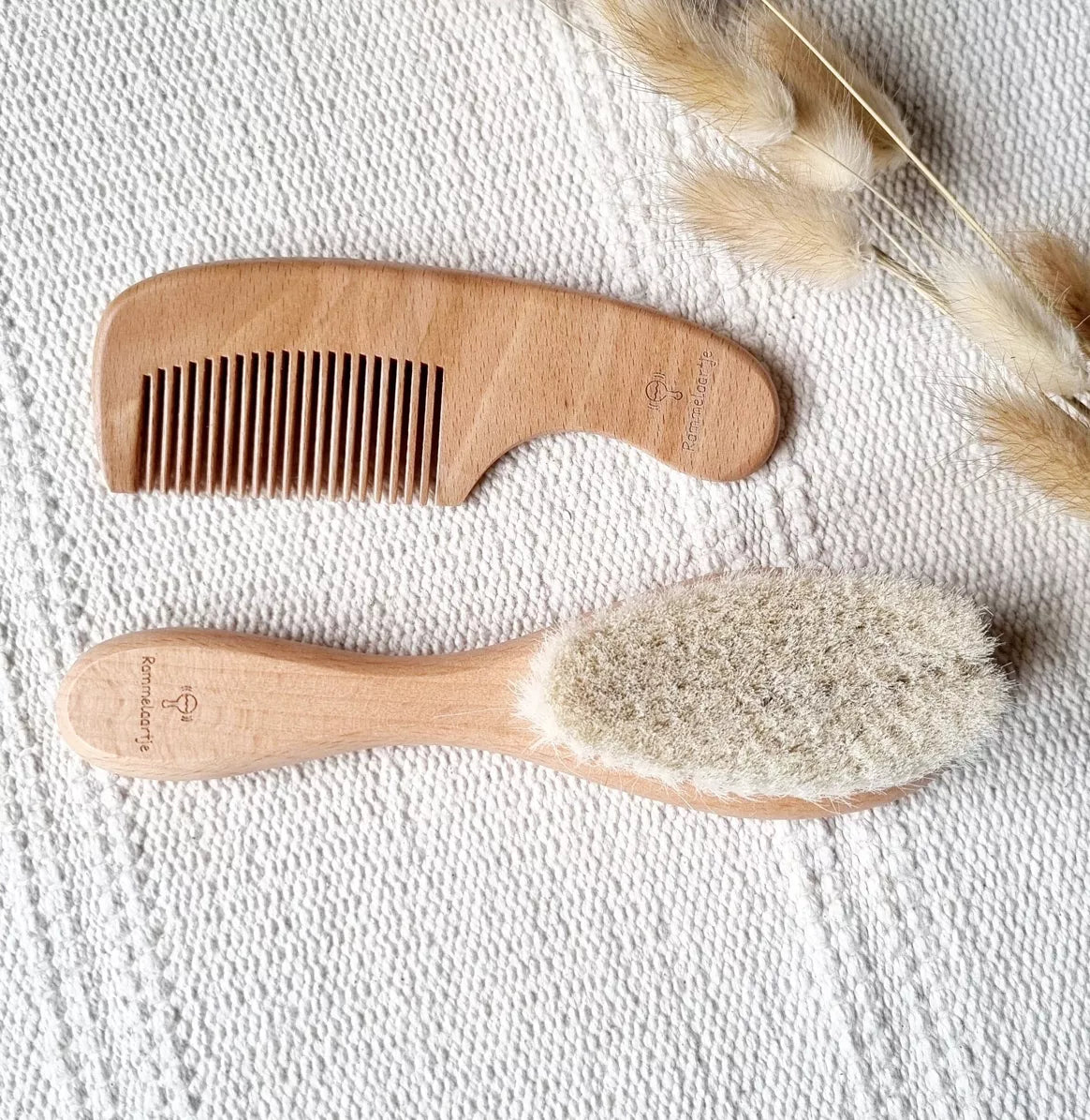 Brosse et peigne en bois