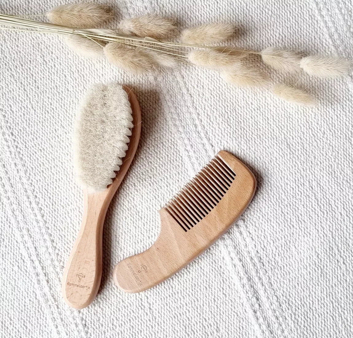 Brosse et peigne en bois