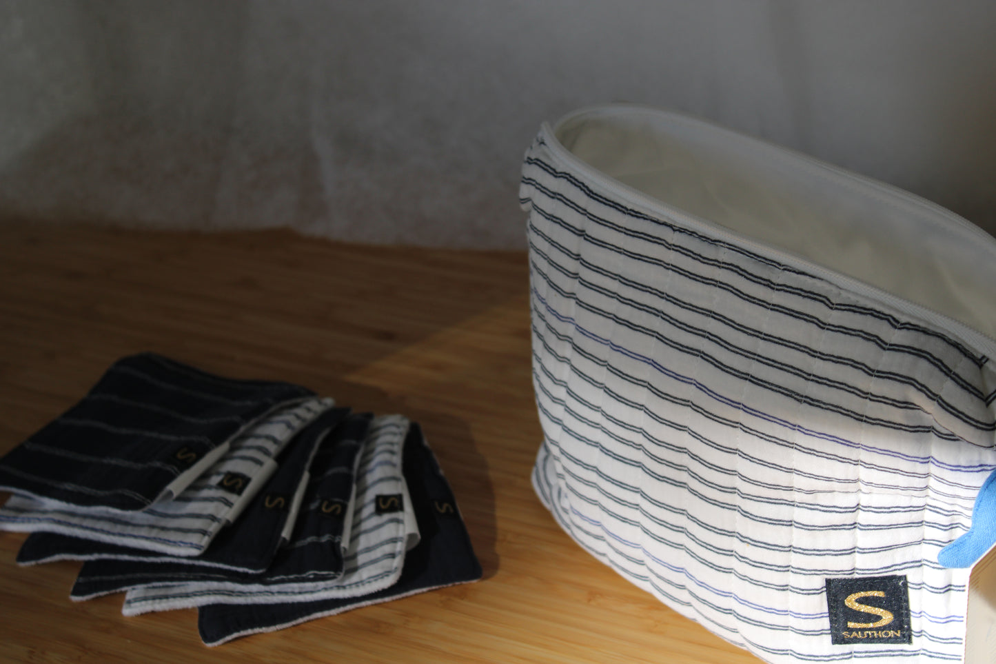 Trousse de toilette en double gaze de coton et carrés éponge